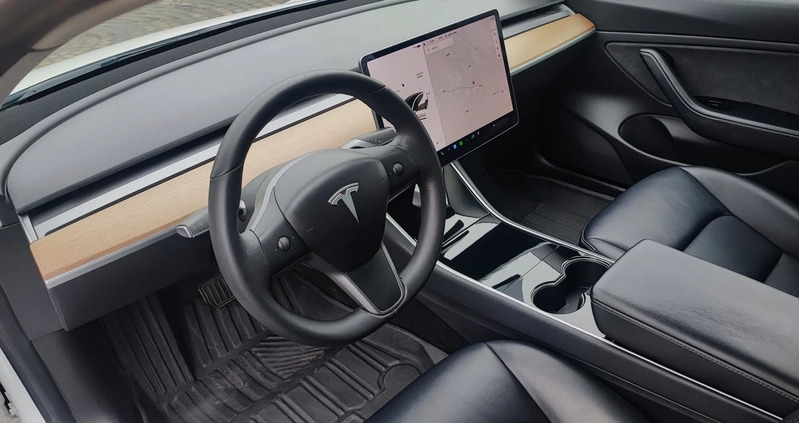 Tesla Model 3 cena 94710 przebieg: 154000, rok produkcji 2019 z Głogów Małopolski małe 67